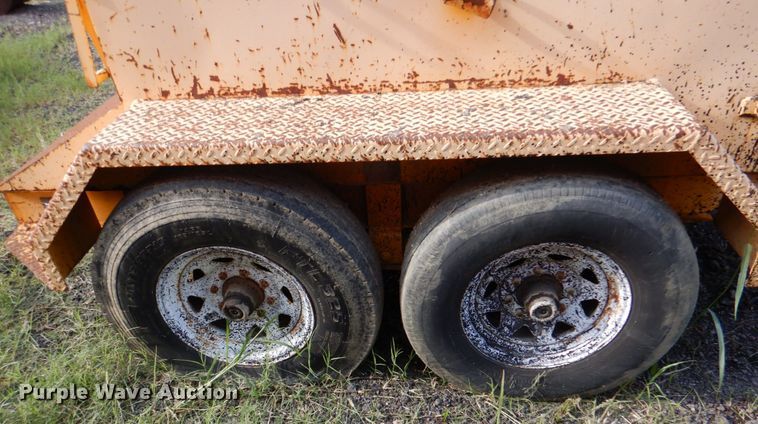 image for item IA9954 KM International KM-800T  asphalt recycler