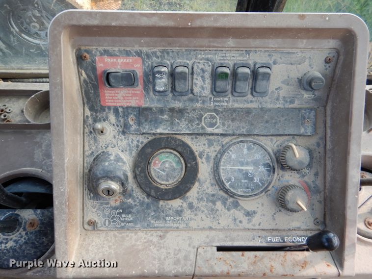 image for item IA9955 2000 John Deere 310SE  backhoe