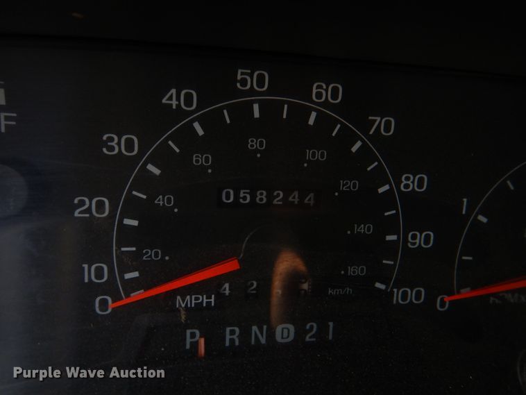 image for item IA9959 2000 Ford F450 Super Duty XLT  utility / service truck