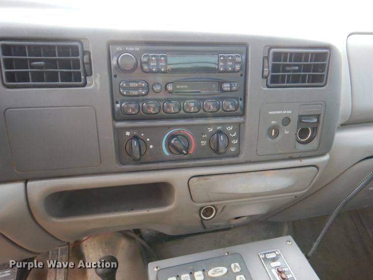 image for item IA9959 2000 Ford F450 Super Duty XLT  utility / service truck