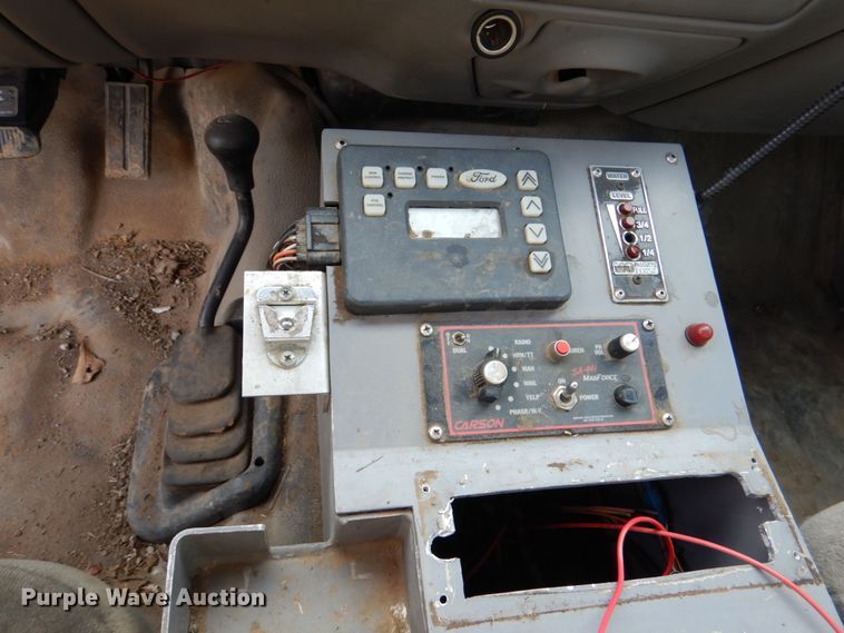 image for item IA9959 2000 Ford F450 Super Duty XLT  utility / service truck