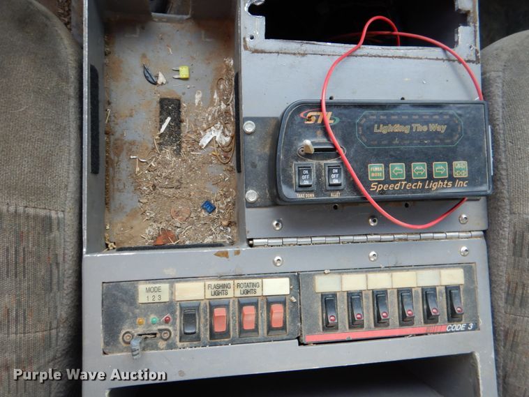 image for item IA9959 2000 Ford F450 Super Duty XLT  utility / service truck