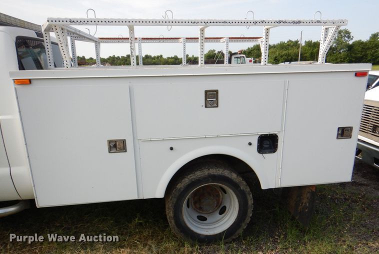 image for item IA9959 2000 Ford F450 Super Duty XLT  utility / service truck