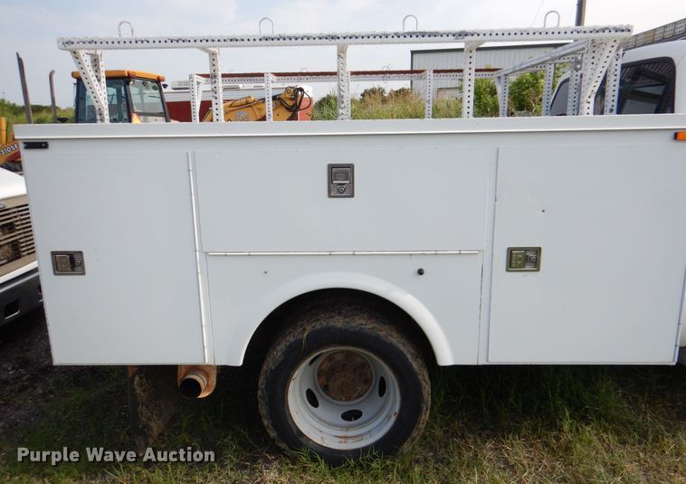 image for item IA9959 2000 Ford F450 Super Duty XLT  utility / service truck