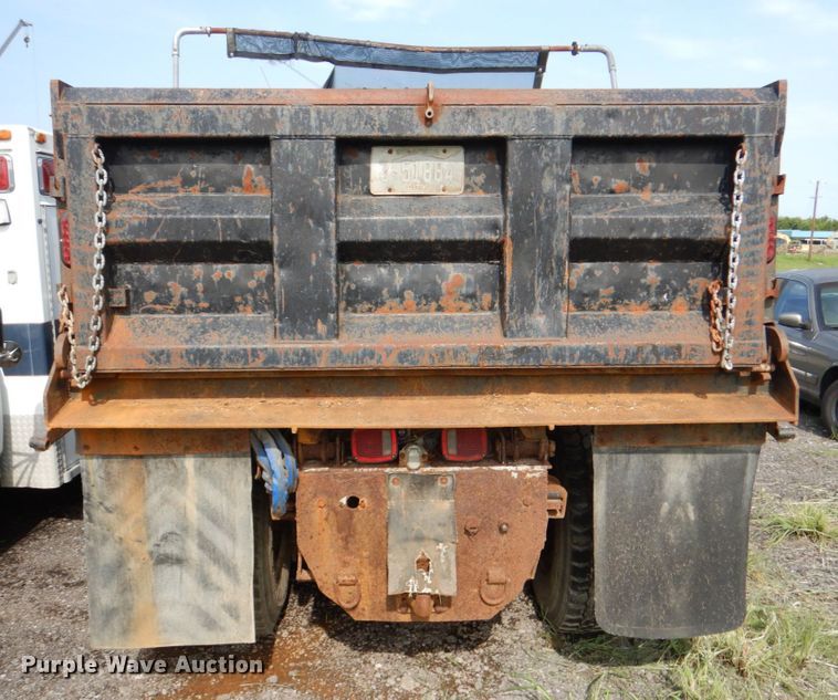 image for item IA9965 2002 Freightliner FL70  dump truck