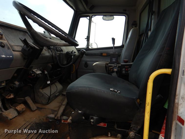 image for item IA9965 2002 Freightliner FL70  dump truck