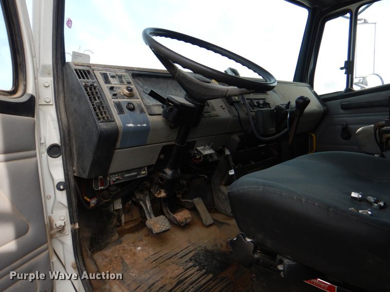 image for item IA9965 2002 Freightliner FL70  dump truck