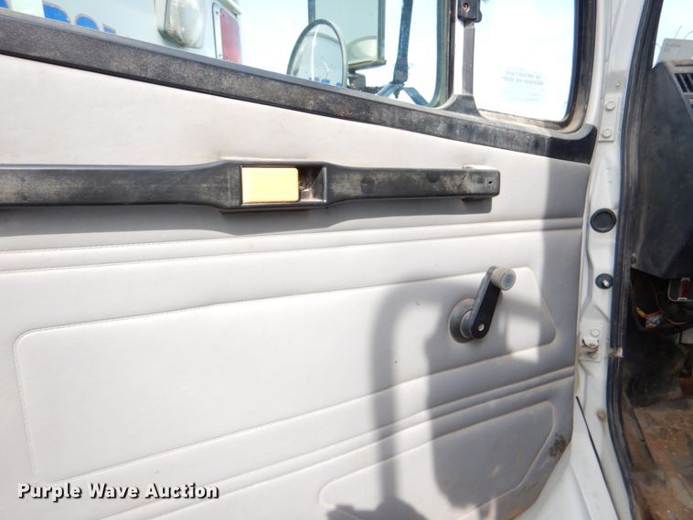 image for item IA9965 2002 Freightliner FL70  dump truck