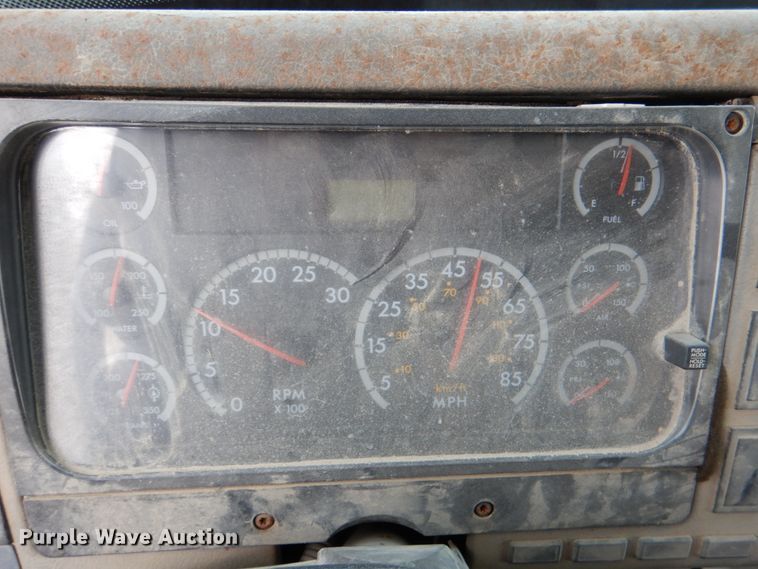 image for item IA9965 2002 Freightliner FL70  dump truck