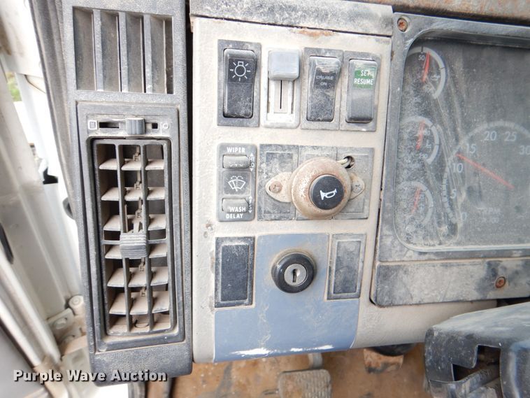 image for item IA9965 2002 Freightliner FL70  dump truck