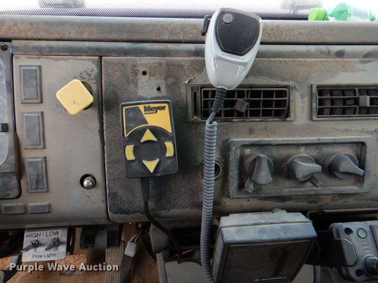 image for item IA9965 2002 Freightliner FL70  dump truck