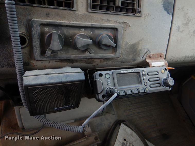 image for item IA9965 2002 Freightliner FL70  dump truck