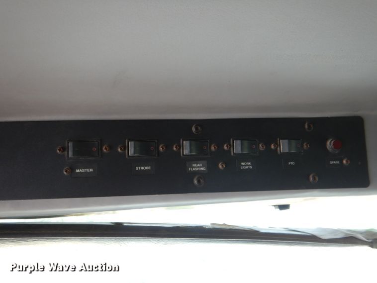 image for item IA9965 2002 Freightliner FL70  dump truck