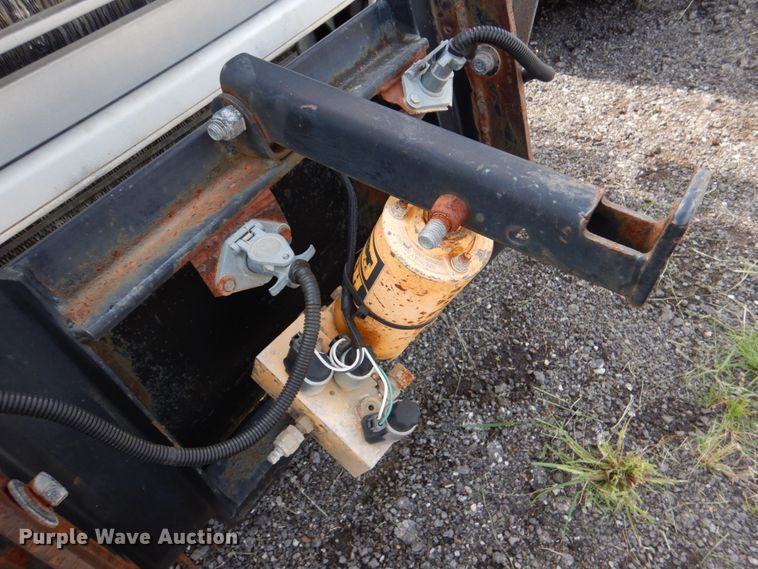 image for item IA9965 2002 Freightliner FL70  dump truck