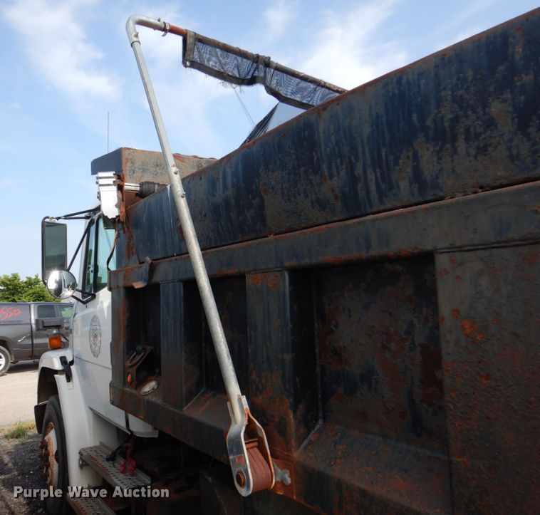 image for item IA9965 2002 Freightliner FL70  dump truck