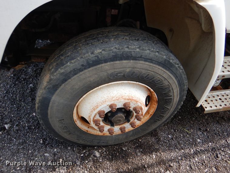 image for item IA9965 2002 Freightliner FL70  dump truck