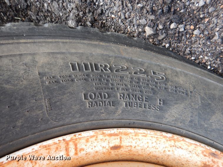 image for item IA9965 2002 Freightliner FL70  dump truck