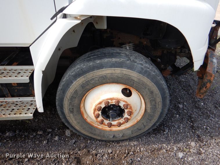 image for item IA9965 2002 Freightliner FL70  dump truck