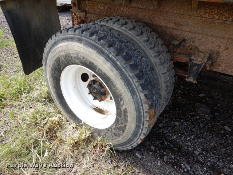 image for item IA9965 2002 Freightliner FL70  dump truck