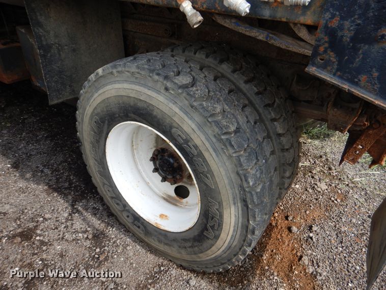 image for item IA9965 2002 Freightliner FL70  dump truck