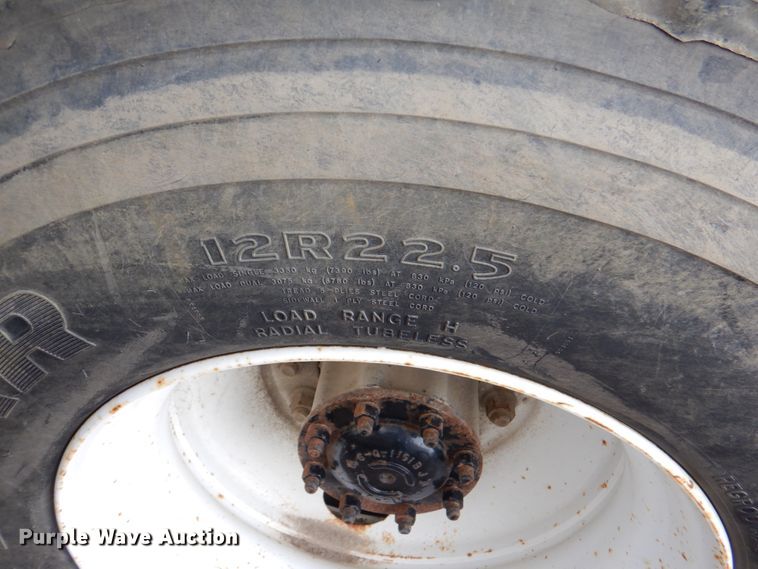 image for item IA9965 2002 Freightliner FL70  dump truck