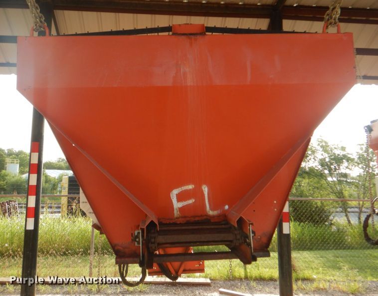 image for item IA9965 2002 Freightliner FL70  dump truck