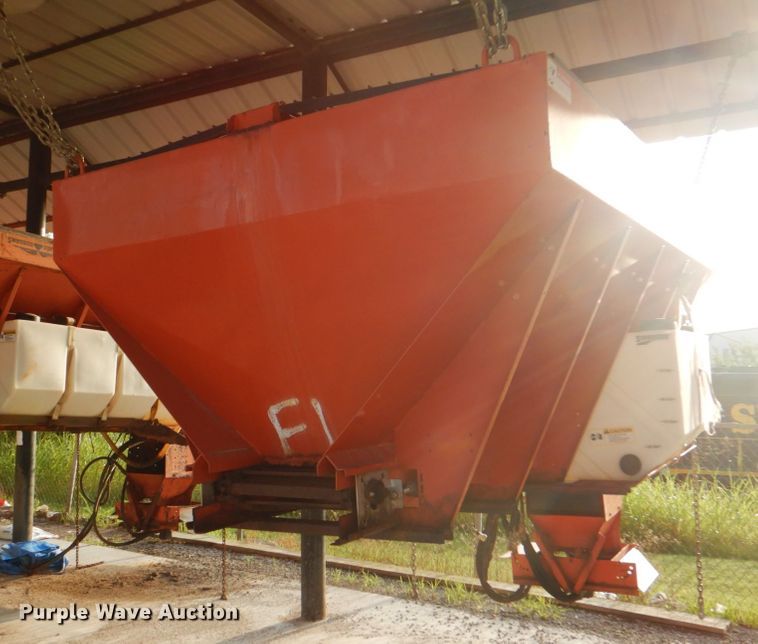 image for item IA9965 2002 Freightliner FL70  dump truck