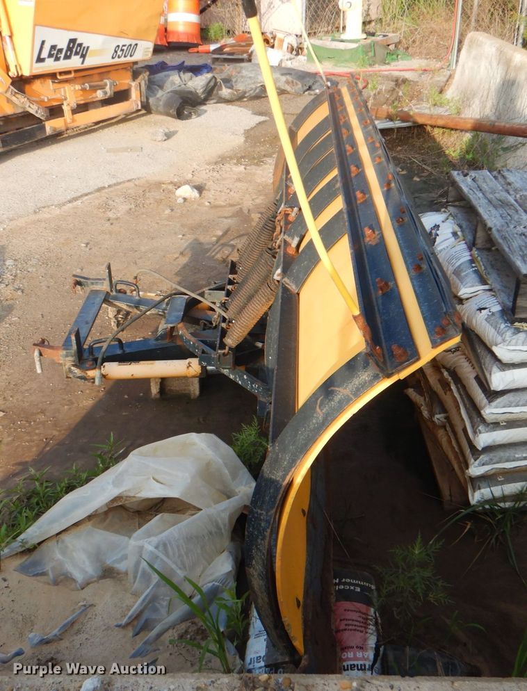 image for item IA9965 2002 Freightliner FL70  dump truck