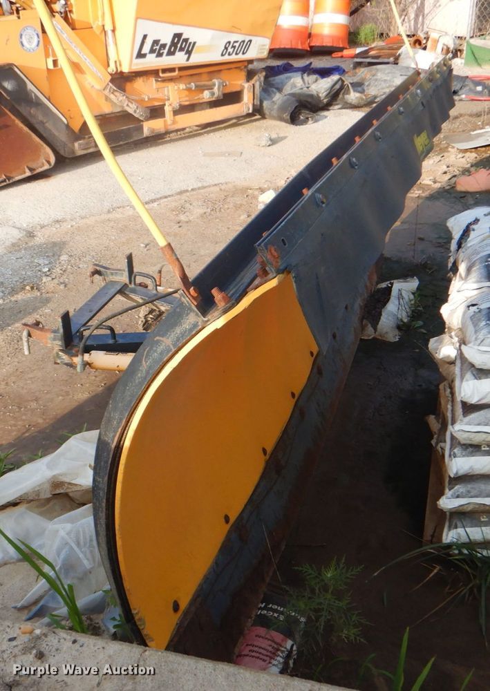 image for item IA9965 2002 Freightliner FL70  dump truck