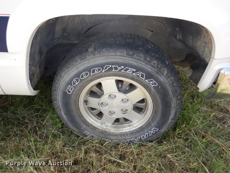 image for item IA9987 1994 Chevrolet C1500  pickup truck