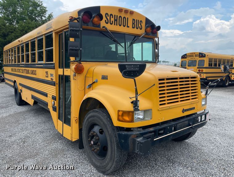 image for item IC9364 1999 International 3800  school bus