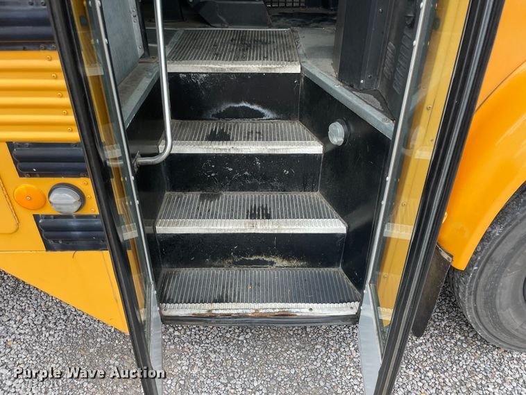 image for item IC9364 1999 International 3800  school bus