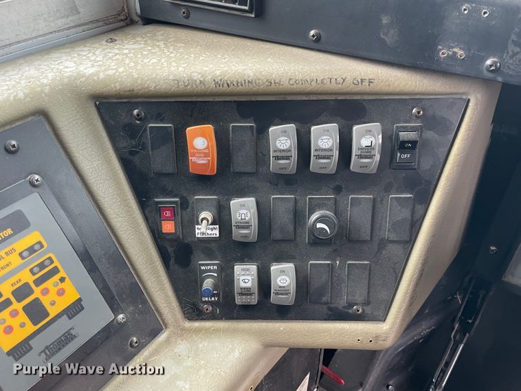 image for item IC9364 1999 International 3800  school bus