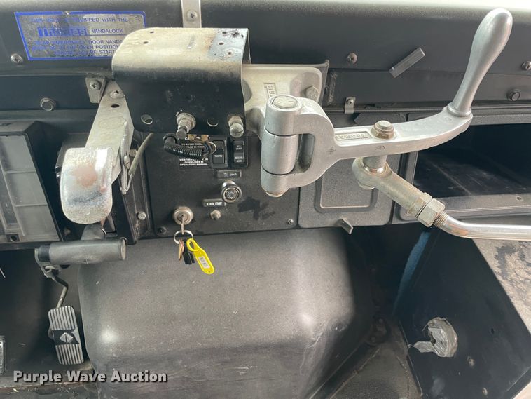 image for item IC9364 1999 International 3800  school bus