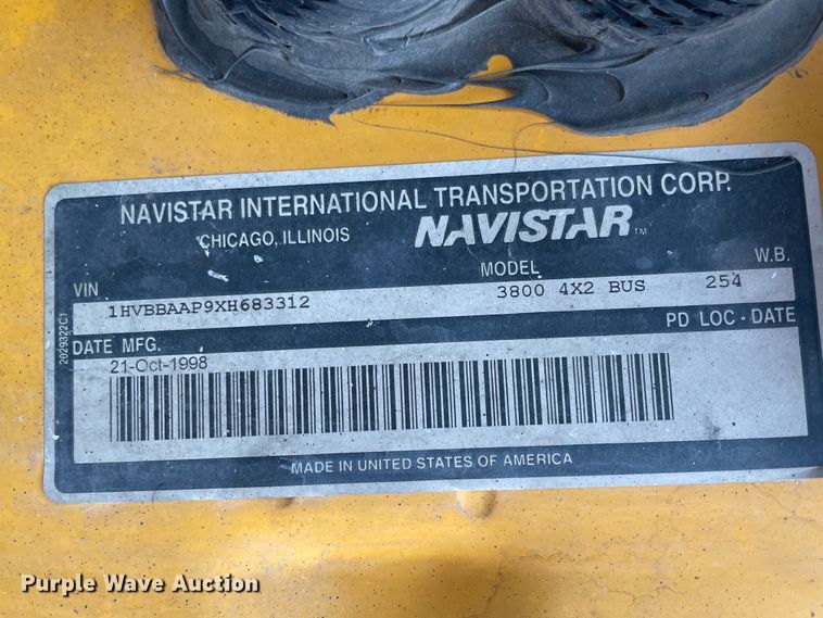 image for item IC9364 1999 International 3800  school bus