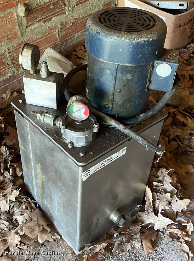 image for item IC9368 Hydraulic pump