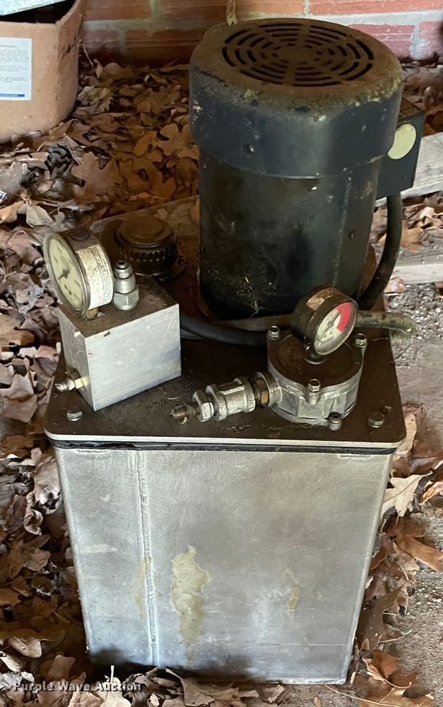 image for item IC9368 Hydraulic pump