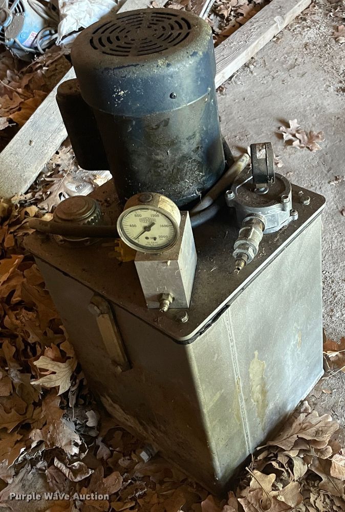 image for item IC9368 Hydraulic pump