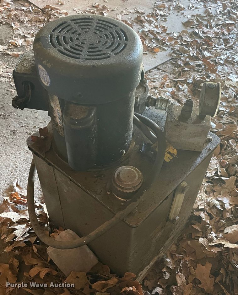 image for item IC9368 Hydraulic pump