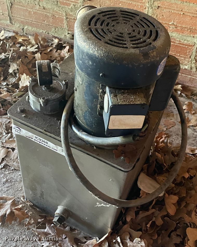 image for item IC9368 Hydraulic pump