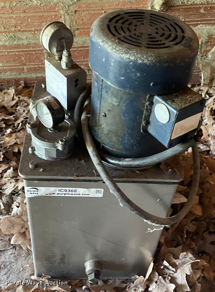 image for item IC9368 Hydraulic pump