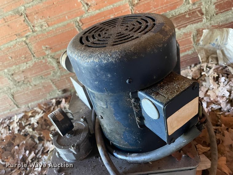 image for item IC9368 Hydraulic pump