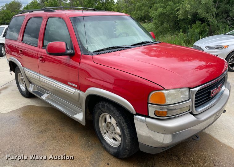 image for item IC9485 2000 GMC Yukon Denali  SUV