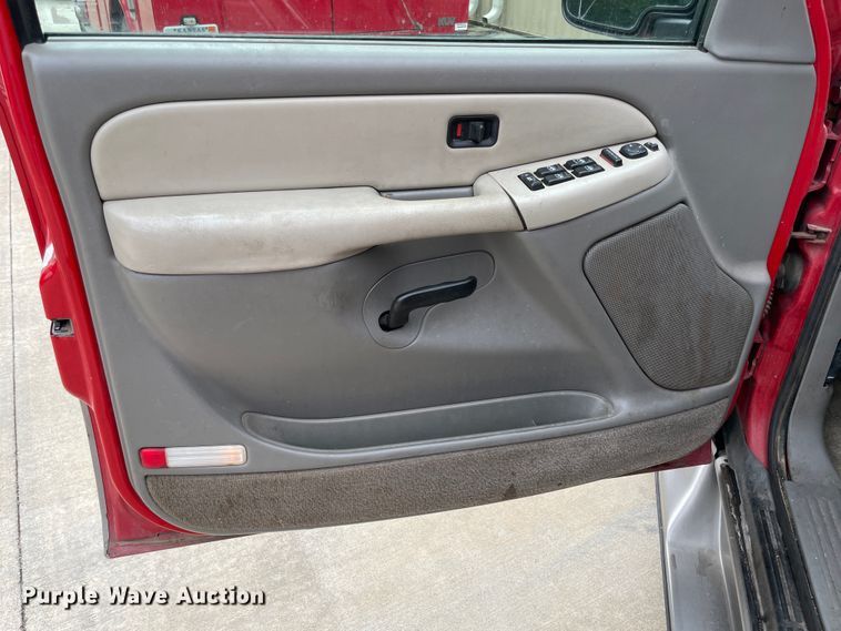 image for item IC9485 2000 GMC Yukon Denali  SUV