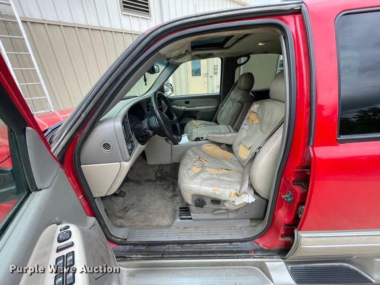 image for item IC9485 2000 GMC Yukon Denali  SUV