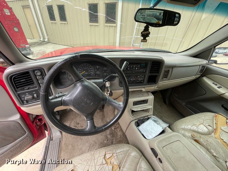 image for item IC9485 2000 GMC Yukon Denali  SUV