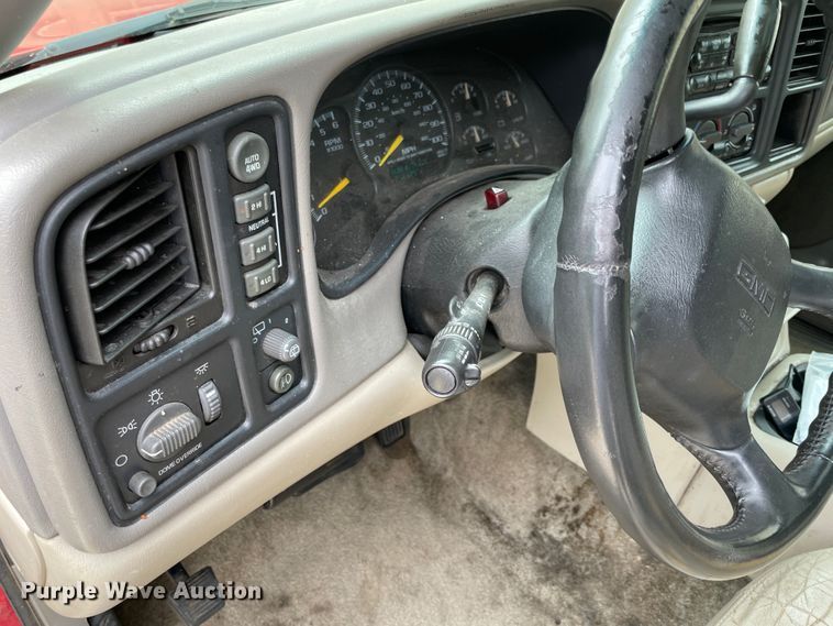 image for item IC9485 2000 GMC Yukon Denali  SUV