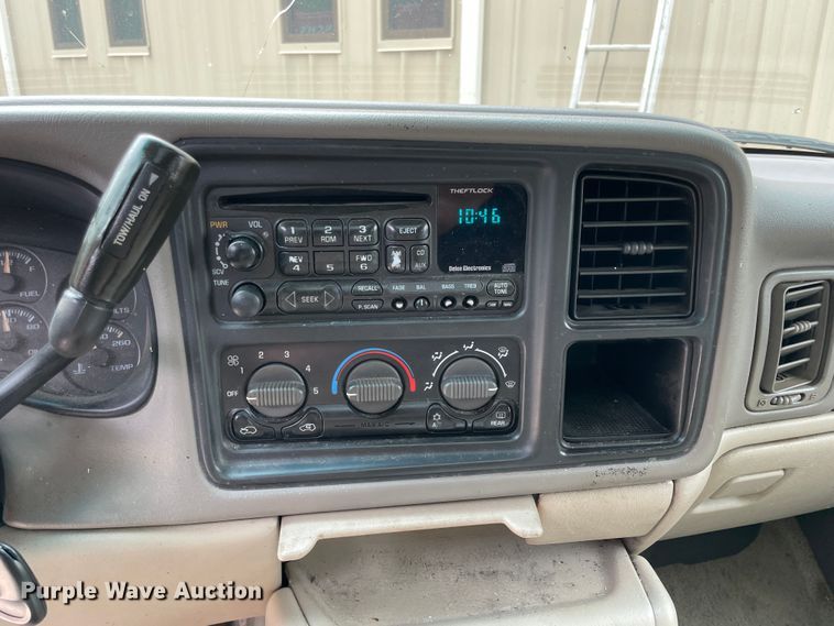 image for item IC9485 2000 GMC Yukon Denali  SUV