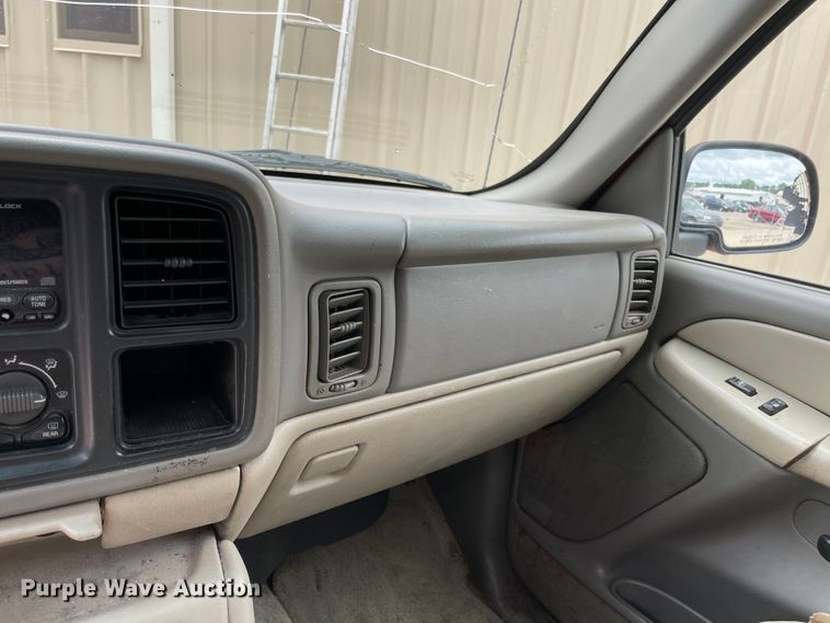 image for item IC9485 2000 GMC Yukon Denali  SUV