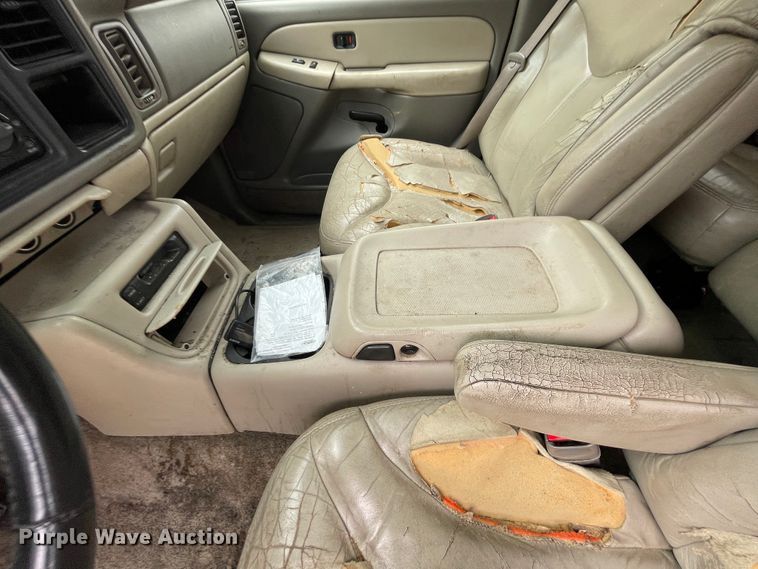 image for item IC9485 2000 GMC Yukon Denali  SUV